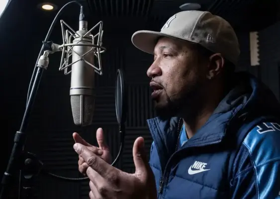 Rap & HipHop Recording 2 Hip-hop artist recording vocals with a professional studio microphone at SOUNDSTARSTUDIOS in Munich