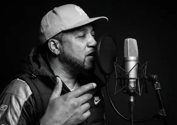 Rap & HipHop Recording 1 Hip-hop artist recording vocals in a professional recording studio in Munich